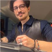 Offro lezioni e ripetizioni private per i software grafici Adobe Photoshop e Illustrator.